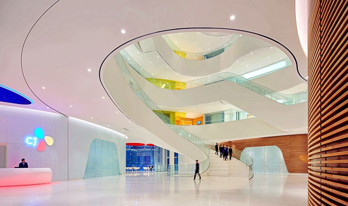 23 оригінальні ідеї використання стельової рейки в торгових центрах