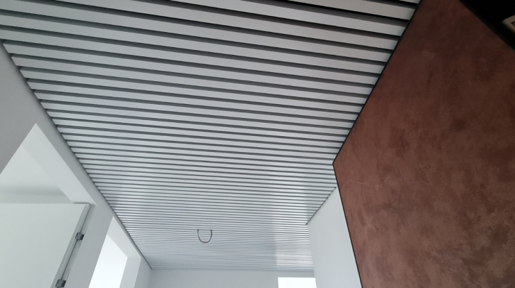 Cube-shaped rail ceilings KRAFT in a prestigious residential complex in Romania (before and after photos)