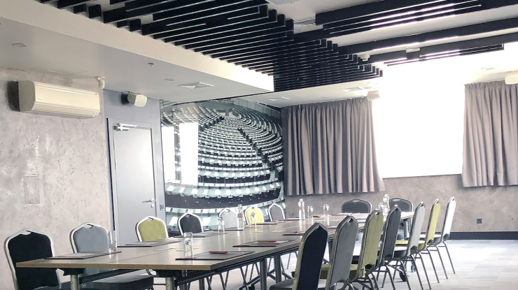 Гостиница Ibis Kyiv City Center – стильный потолок как элемент имиджа (+9 фото)