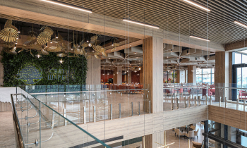 Linear strip ceilings in the health complex: a harmonious combination of wood and metal