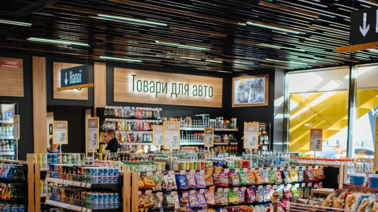 Дизайнерська рейкова стеля KRAFT на АЗК «БРСМ-Нафта» нового формату